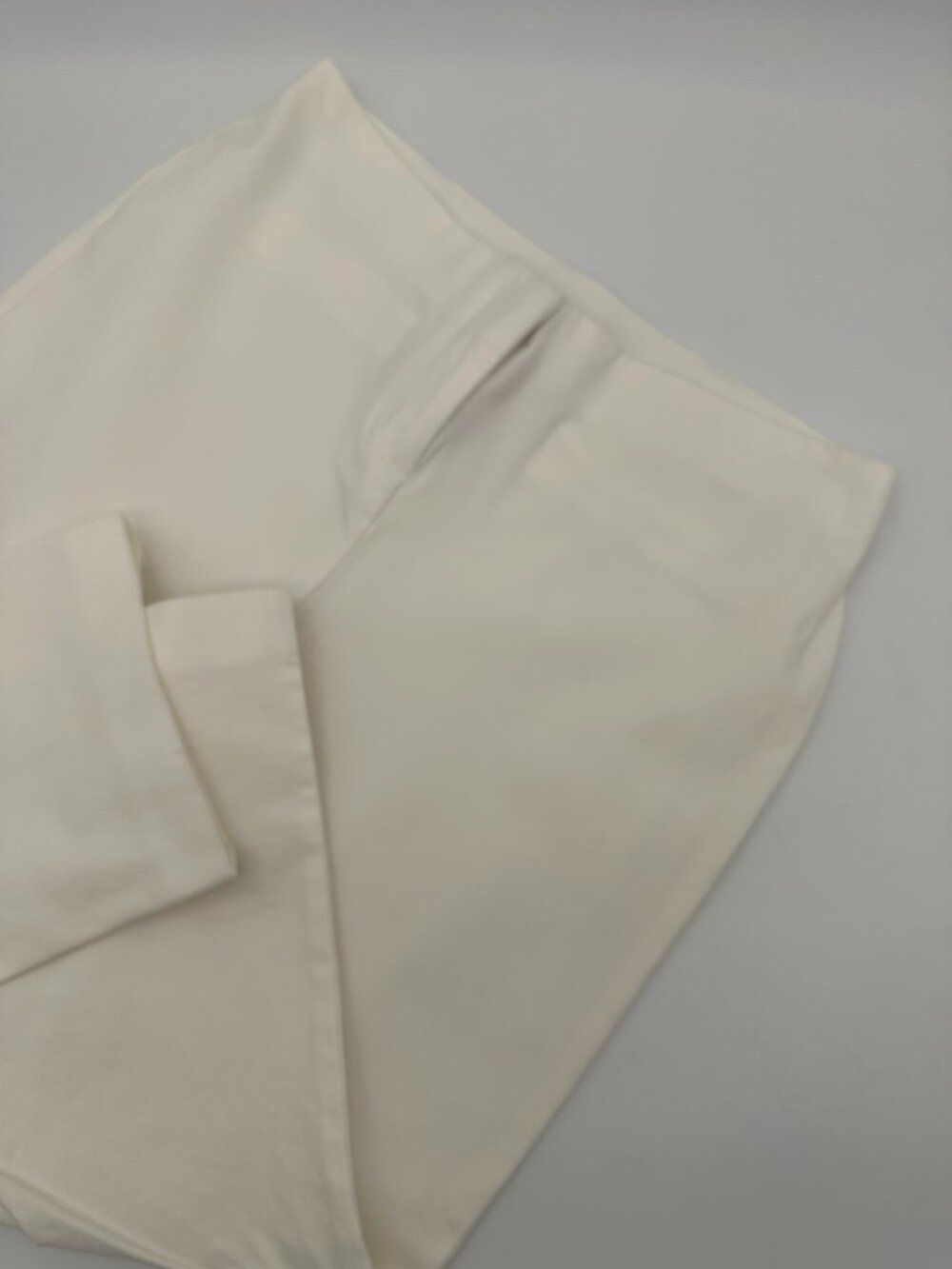 Alfani Women's Petite Elastic Waist Zip Front Cropped Capri Pant, Size 6P, White